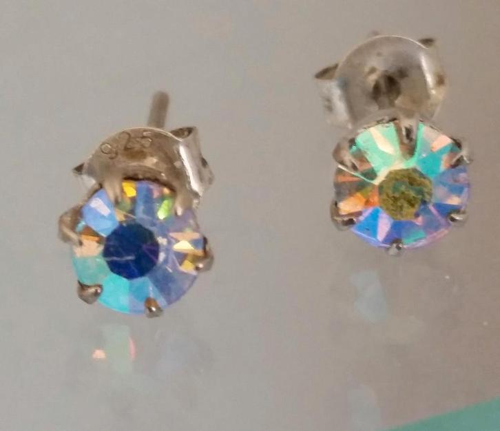 Oude mooi oorstekers., Handtassen en Accessoires, Oorbellen, Nieuw, Verzenden