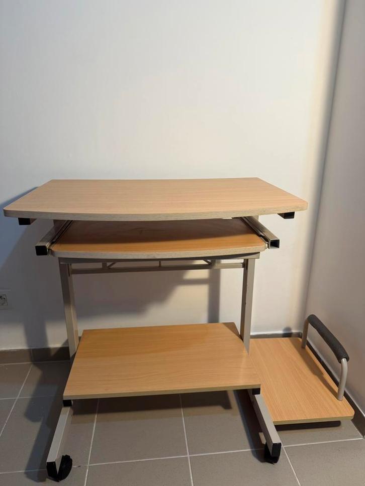 Bureau op wieltjes – licht houtkleur, Huis en Inrichting, Kasten | Computermeubels, Zo goed als nieuw, Ophalen