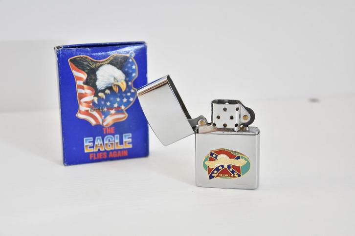 Aansteker The Eagle Flies Again, Verzamelen, Rookartikelen, Aanstekers en Luciferdoosjes, Zo goed als nieuw, Aansteker, Ophalen