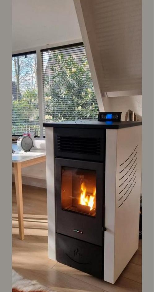 Nouveau poêle à granulés de 15,5 kW. Garantie de 5 h. Livra, Maison & Meubles, Poêles, Poêle à granulés, Enlèvement ou Envoi