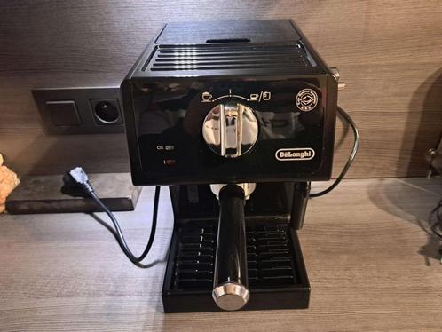 Koffiemachine Delonghi zo goed als nieuw!, Electroménager, Cafetières, Comme neuf, Café moulu, Dosettes et capsules de café, Cafetière