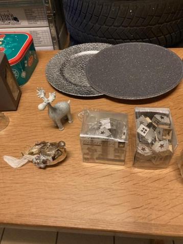 Banaandoos vol kerstspullen er is bij wat nooit gebruikt is  beschikbaar voor biedingen