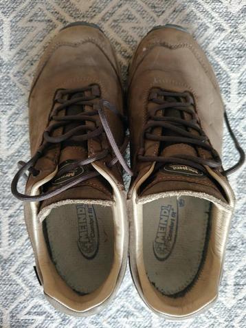wandelschoenen beschikbaar voor biedingen