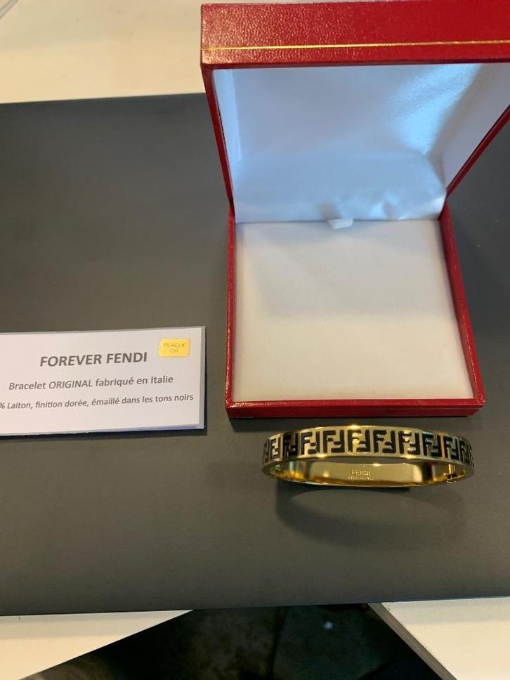 Forever Fendi armband, Handtassen en Accessoires, Armbanden, Zo goed als nieuw, Goud, Goud, Ophalen of Verzenden