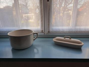 Kammenbakje met pispot van een lampetstel beschikbaar voor biedingen