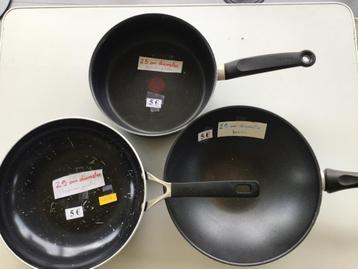 3 braadpannen aan slechts 5 euro per pan en meer andere beschikbaar voor biedingen