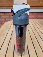 Drinkfles met rietje, Ophalen