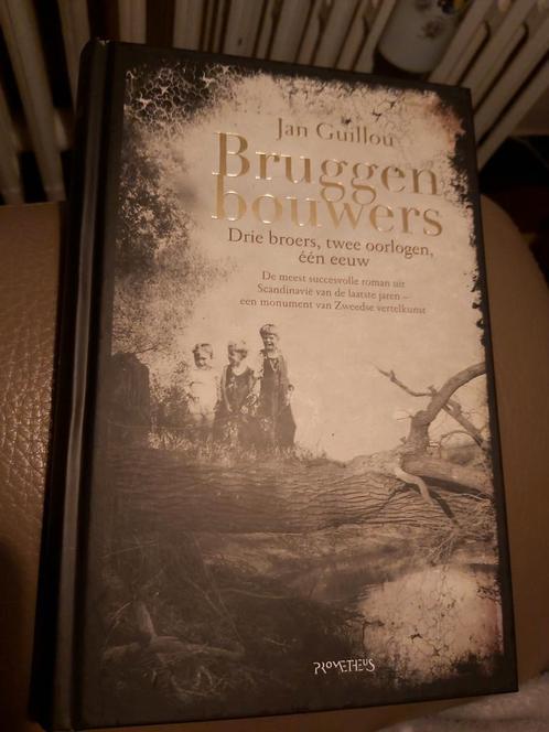 Jan Guillou - Bruggenbouwers, Boeken, Literatuur, Zo goed als nieuw, Ophalen of Verzenden