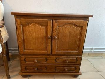 houten kast beschikbaar voor biedingen