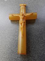 vintage kruisbeeld in cellulose, Ophalen of Verzenden, Gebruikt, Beeld(je), Christendom | Katholiek