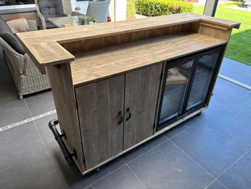 Maatwerk unieke buitenbar, toog van douglas of steiegerhout beschikbaar voor biedingen