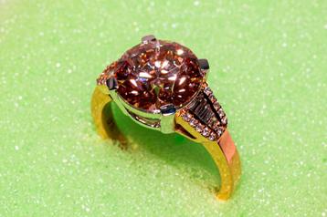 Diamanten  ring  met  roze  diamant  van  +/- 5,5 ct beschikbaar voor biedingen