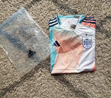 Adidas pastel Spain jersey, maat M, nieuw met label beschikbaar voor biedingen