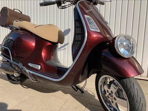 VESPA GTV 300cc Limited edition in Chianti Rood, Fietsen en Brommers, Scooters | Vespa, Gebruikt, Overige modellen, Benzine, Ophalen
