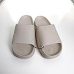 Heren slippers effen beige 40, Kleding | Heren, Schoenen, Slippers, Overige kleuren, Verzenden, Nieuw