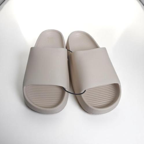 Heren slippers effen beige 40, Kleding | Heren, Schoenen, Nieuw, Slippers, Overige kleuren, Verzenden
