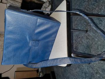 Harde koffer voor het vervoeren van babyproducten of andere  beschikbaar voor biedingen