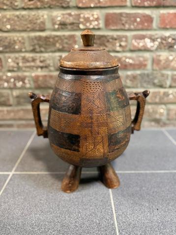 Afrikaanse kunst pot beschikbaar voor biedingen