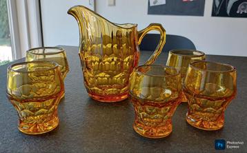 Kan met glazen amber glas beschikbaar voor biedingen