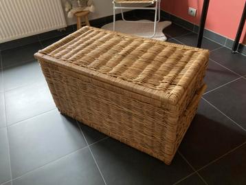 Mooie rieten koffer / mand beschikbaar voor biedingen