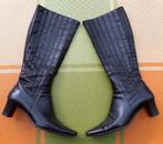 Bottes brunes, Enlèvement, Brun