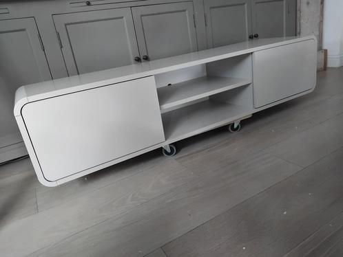 tv meubel zwevend met gebogen randen 155 cm, Huis en Inrichting, Kasten |Televisiemeubels, Zo goed als nieuw, Ophalen of Verzenden