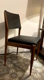 3 vintage stoelen met zwarte skai, Drie, Gebruikt, Vintage, Hout