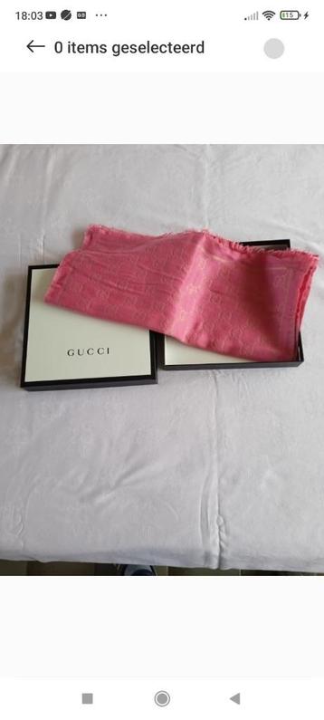 Gucci GG roze wollen sjaal beschikbaar voor biedingen