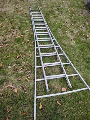Uitschuifbare ladder 26 treden  beschikbaar voor biedingen