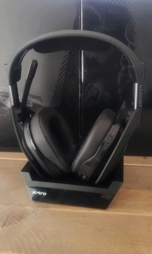 ASTRO Gaming headset logitech, Audio, Tv en Foto, Hoofdtelefoons, Zo goed als nieuw, Op oor (supra aural), Overige merken, Draadloos