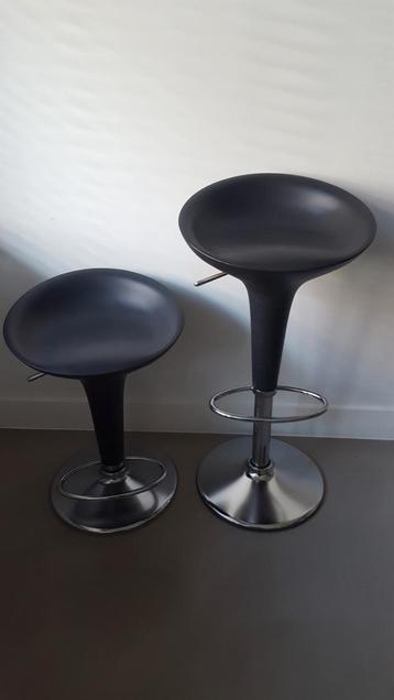 Diverse BOMBO MAGIS barkrukken(antraciet/wit&grijs metallic) beschikbaar voor biedingen