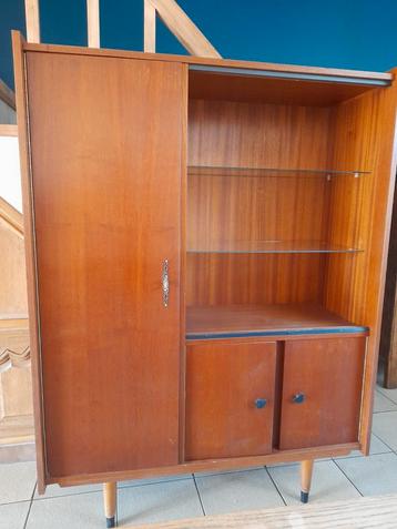 Vintage kast beschikbaar voor biedingen