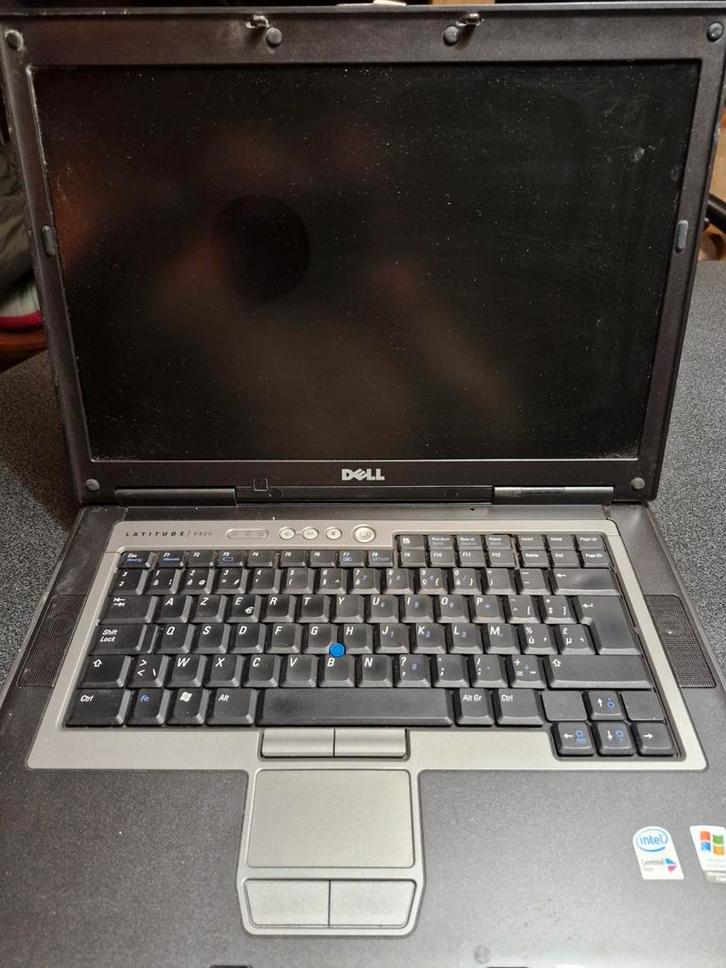 Dell Latitude D820 met origineel docking station - DEFECT, Computers en Software, Windows Laptops, Niet werkend, Azerty, Ophalen of Verzenden
