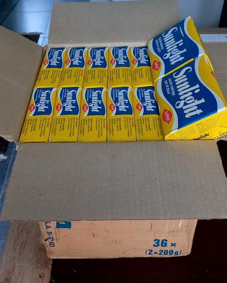 Sunlight Soap volledige koffer 36 x 2 zeepstenen in een pot, Verzamelen, Complete verzamelingen en Collecties, Ophalen of Verzenden