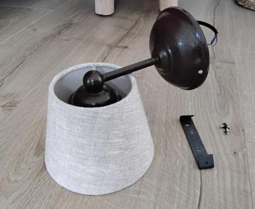 Wandlamp met kap beschikbaar voor biedingen