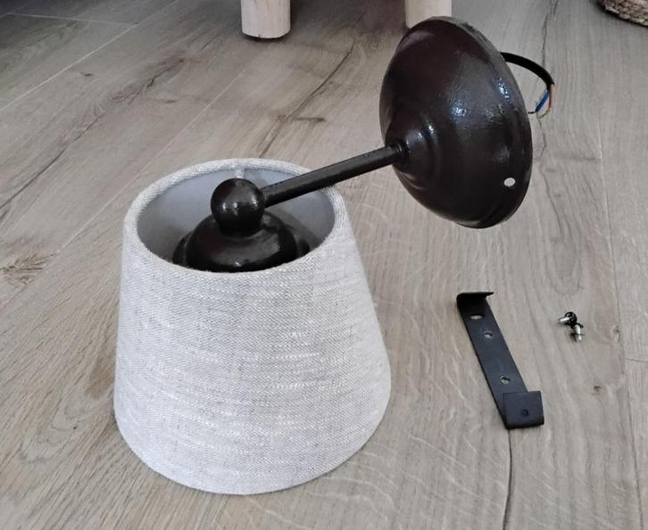 Wandlamp met kap, Huis en Inrichting, Lampen | Wandlampen, Zo goed als nieuw, Metaal, Stof, Ophalen of Verzenden