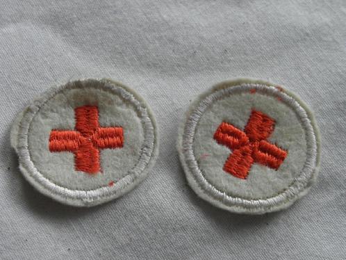 Réservé - 2 insignes de la Croix-Rouge, Collections, Objets militaires | Général, Autres, Enlèvement ou Envoi