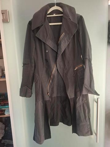 S'36 originele zwarte trenchcoat van twee materialen beschikbaar voor biedingen