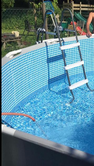 Échelle piscine beschikbaar voor biedingen