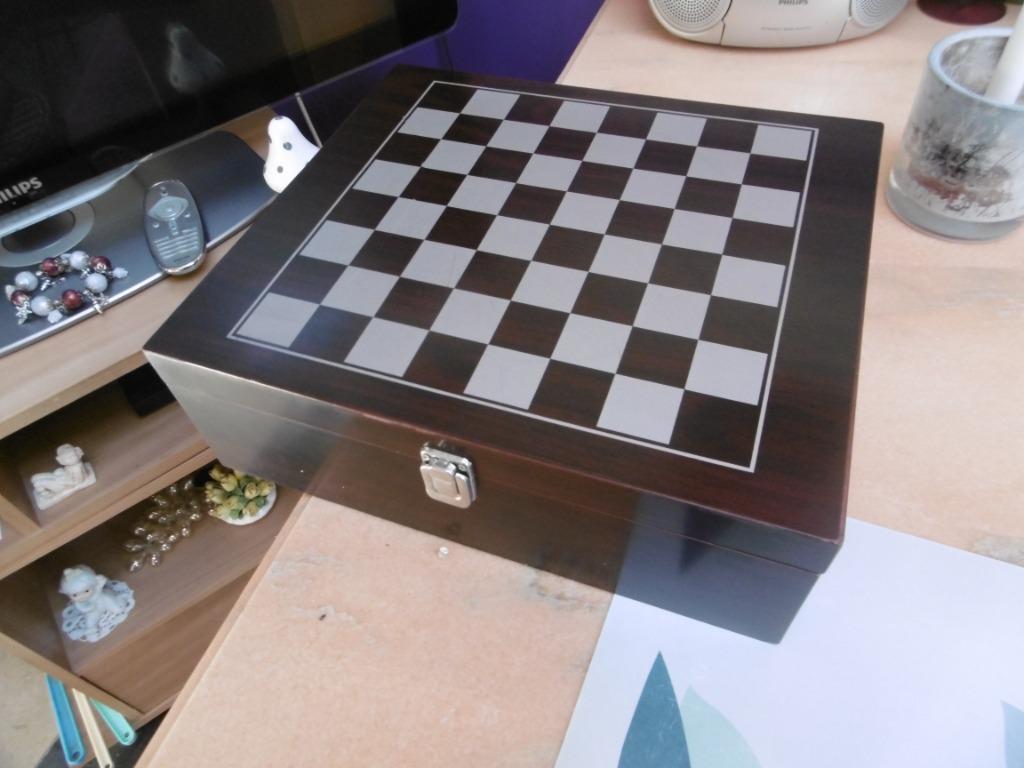heel mooie kist met schaakspel en inhoud voor wijn, nieuw, Ophalen of Verzenden, Zo goed als nieuw, Overige typen