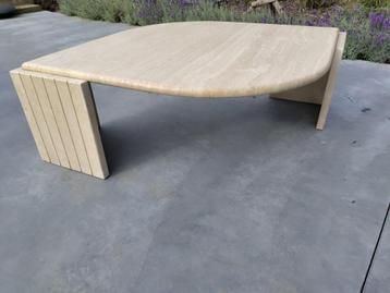 Table basse « en forme de larme » en travertin - marbre ital