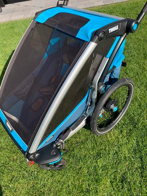 Thule Chariot Cross 2 in perfecte staat met extra’s, Fietsen en Brommers, Fietsaccessoires | Aanhangwagens en Karren, Zo goed als nieuw