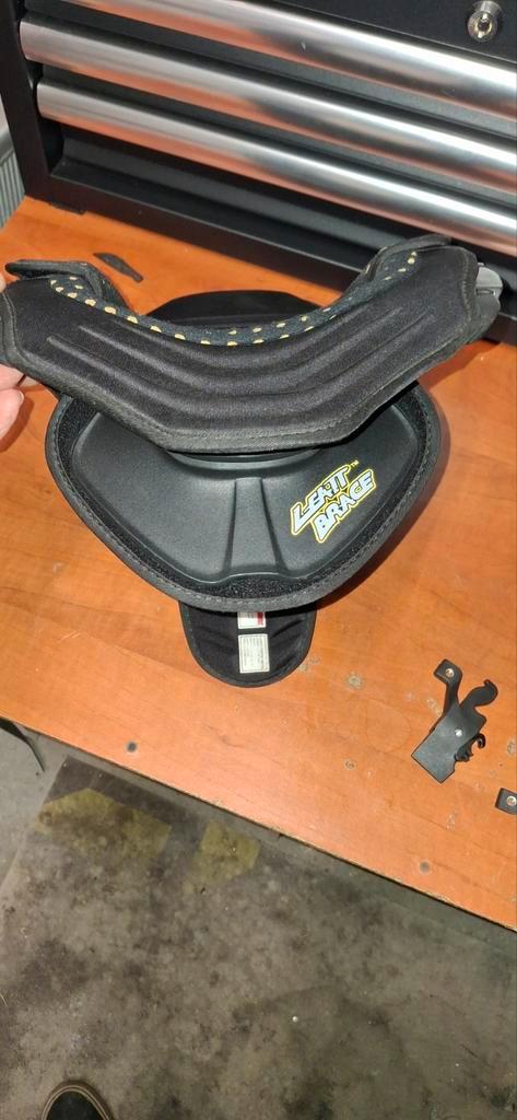 Nek beschermer voor de junioren in bijna nieuwstaat., Sport en Fitness, Karting, Kart, Ophalen of Verzenden