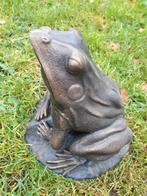 GRENOUILLE EN FONTE PATINEE SUR FEUILLE DE NENUPHAR., Jardin & Terrasse, Statues de jardin, Enlèvement ou Envoi, Neuf, Autres matériaux