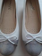 VOLLEDIG NIEUWE witte schoenen op klein sleehakje, Vêtements | Femmes, Chaussures, Sabots, Envoi, Blanc, Neuf
