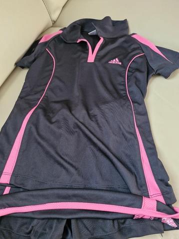 Tenue tennis fille S 10 ans beschikbaar voor biedingen