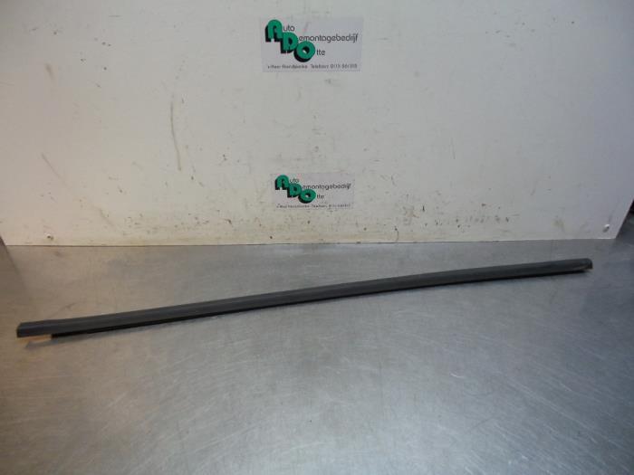 Joint de vitre d'un Volkswagen Polo (Polo 17-), Autos : Pièces & Accessoires, Carrosserie & Tôlerie, Volkswagen, Utilisé, 3 mois de garantie