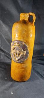 Cruche artistique en céramique émaillée avec médaillon, Antiquités & Art, Enlèvement ou Envoi