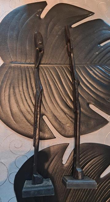 Twee afrikaanse beelden 43 cm  beschikbaar voor biedingen
