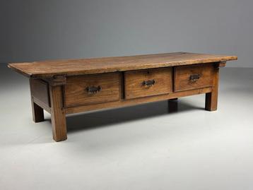 Spaanse Salontafel Antiek beschikbaar voor biedingen